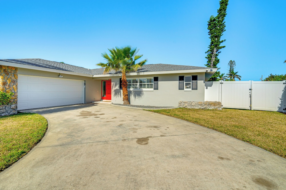 Dock + Patio w/ Canal View: Paradise in Cape Coral