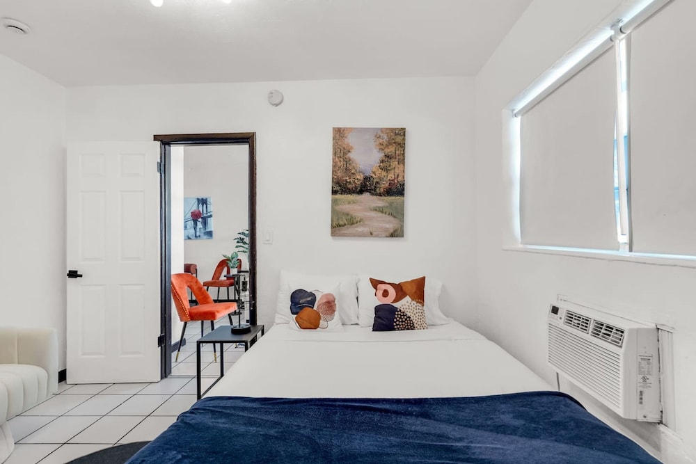 Triplex With 3 Bedrooms 6 Min Beach Free Parking