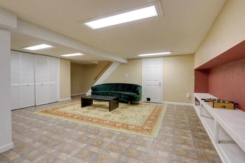 Harpers Ferry Cabin - Walk to Private Lake! - Property Image 13
