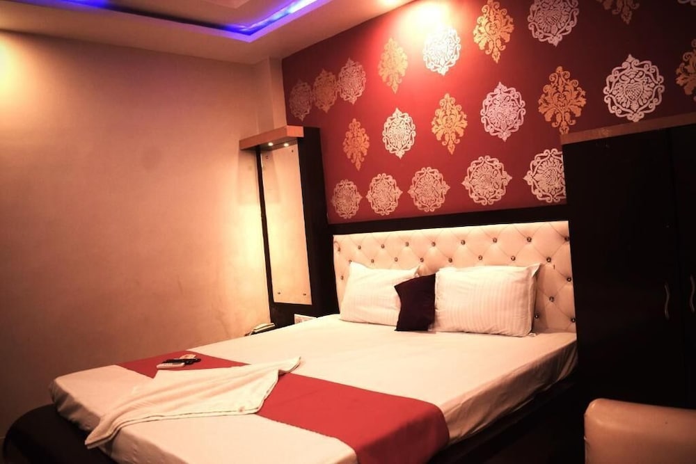 Ananya Hotel