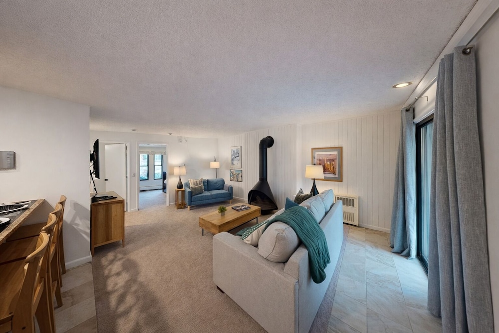 Freshly Updated Condo, Across The Street From The Resort Edel O 2 Bedroom Apts