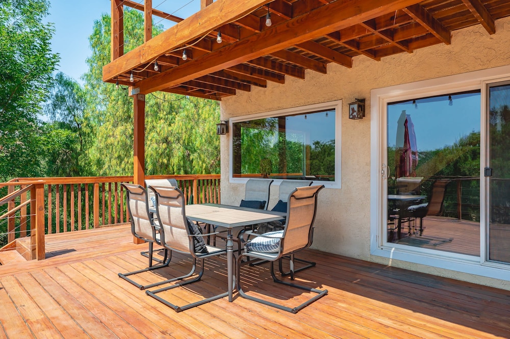 Mountain View Family Retreat w Game Room Scenic Decks