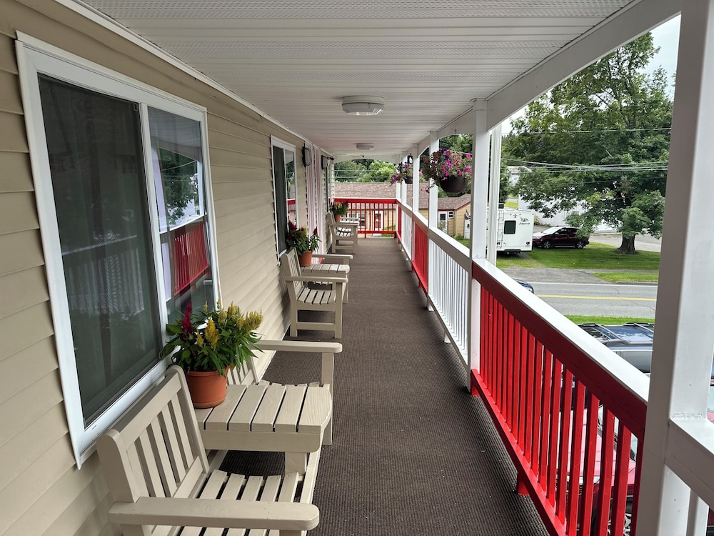 Cozy Corner Motel