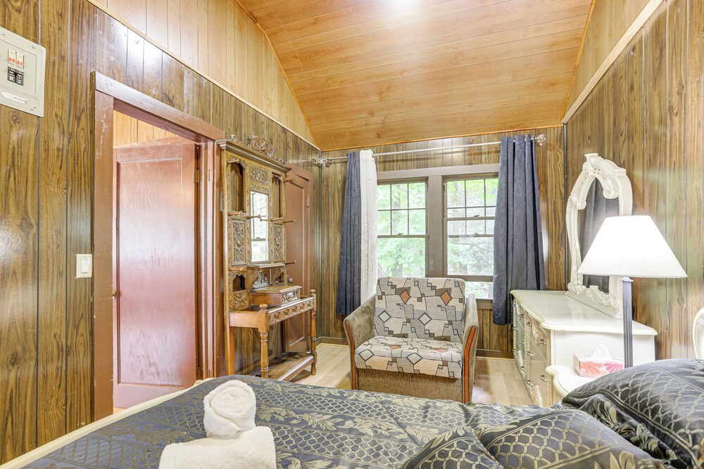 Communal Pool & Playground: Mongaup Valley Cabin!