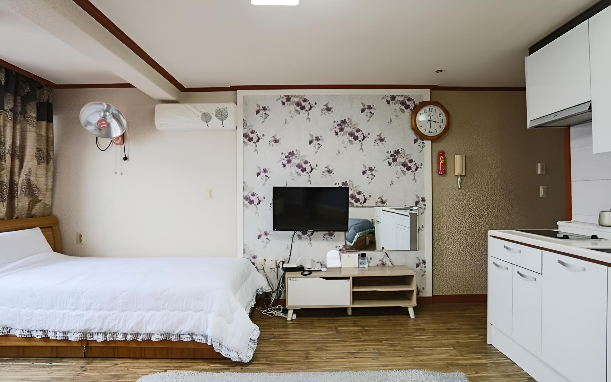 Jeju Iho Beach Pension view 4