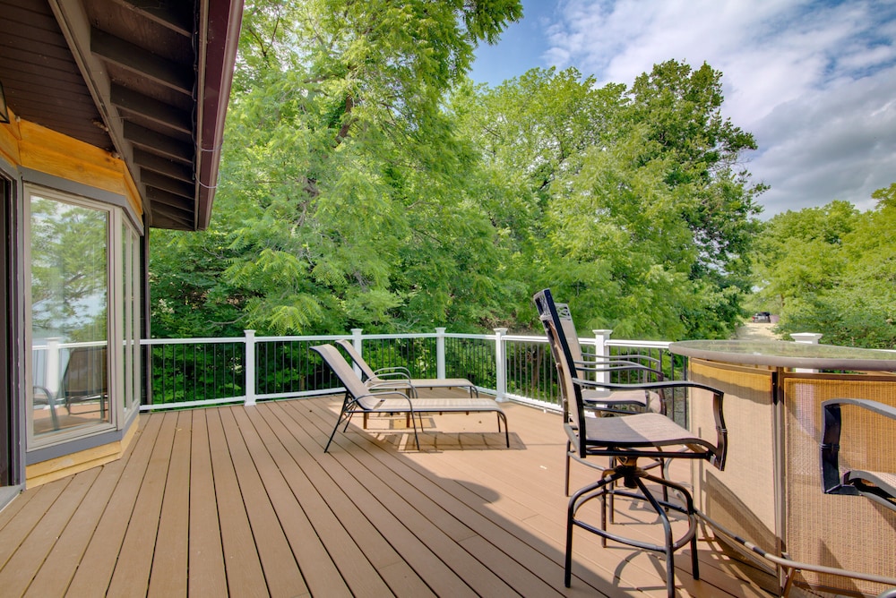 New York City Vacations - Walk to Tuttle Creek Lake: Secluded Scenic Retreat - Property Image 33