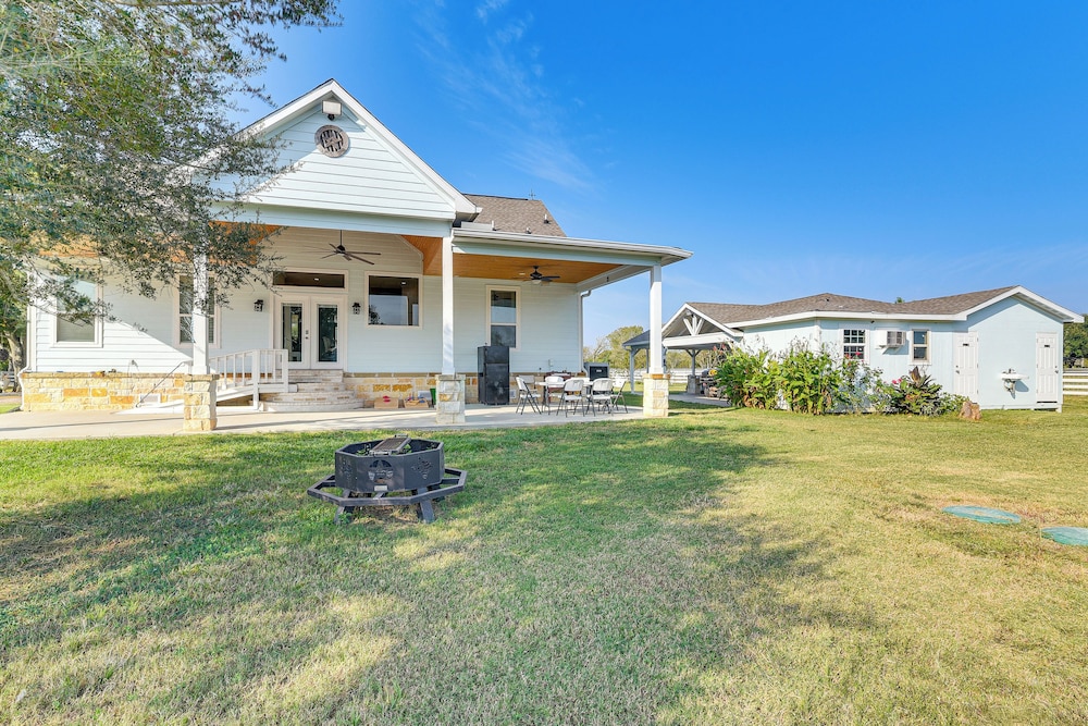 Farm Animals On-site: Needville Ranch Getaway!