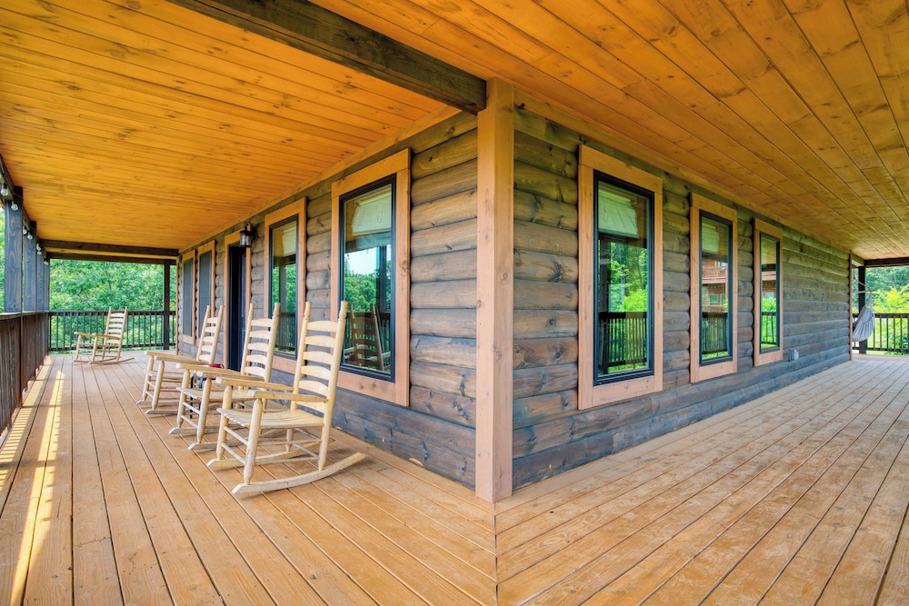 Lions Landing by Avantstay Sleeps 18 Hot Tub Game Room Views Near Pigeon Forge