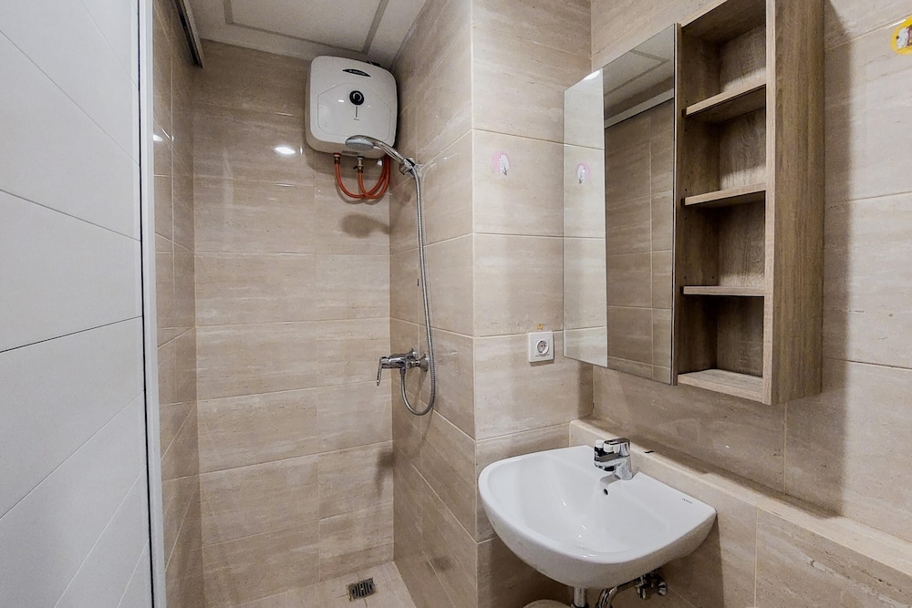 Fully Furnished with Cozy Design Studio Apartment at Springwood Residence