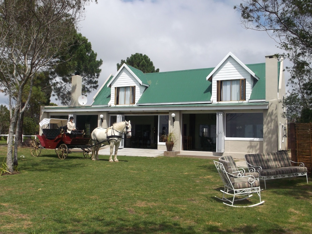 T'Niqua Stable Inn