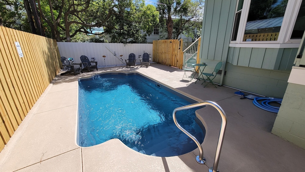 Peach on the Beach by Tybee Vacation Rentals