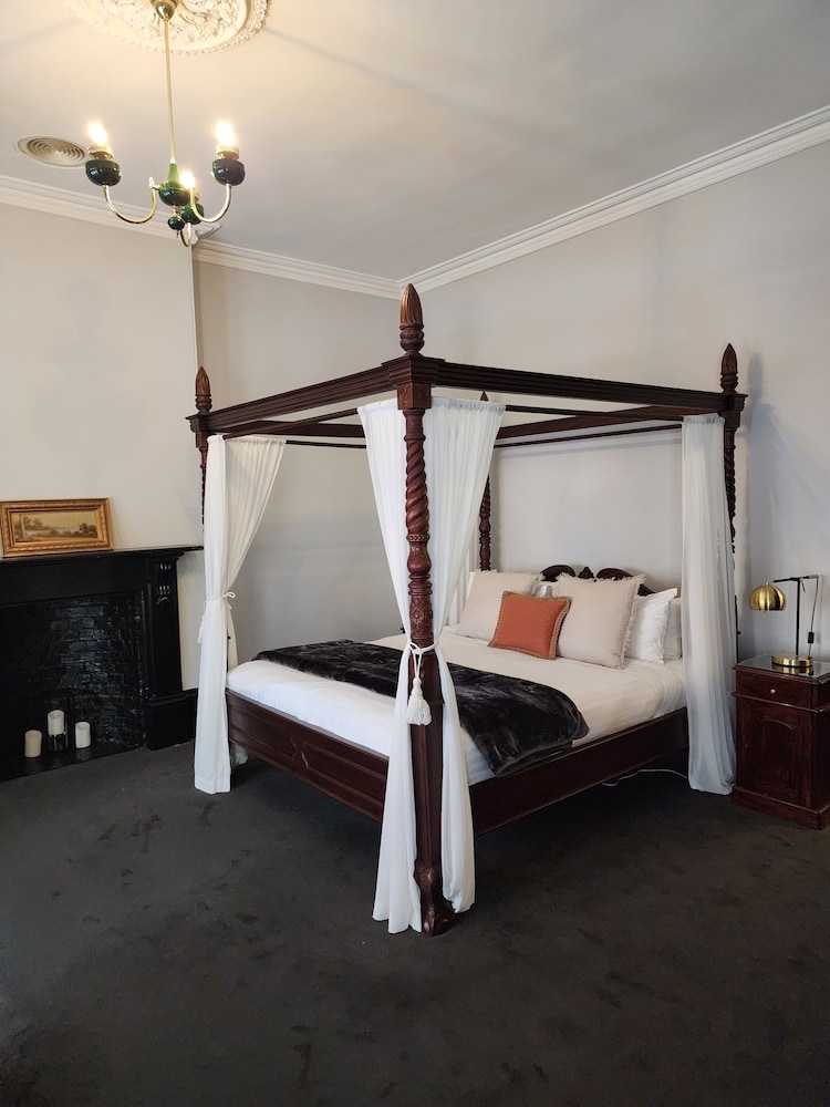The Macquarie Hotel