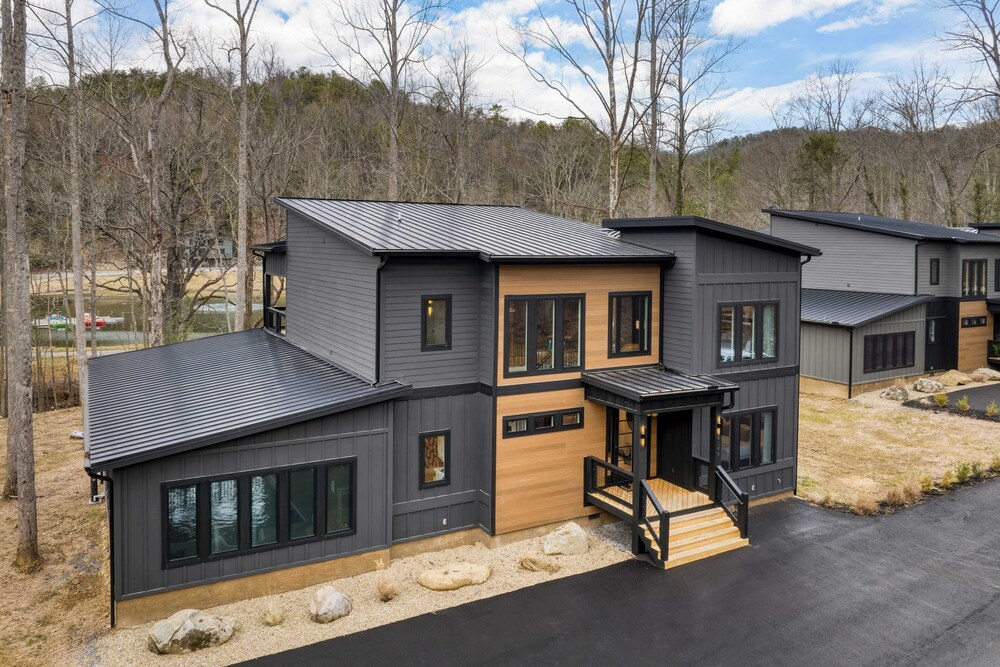 Kings Crown by Avantstay Indoor Pool, Hot Tub, Firepit, Theater All-season Retreat