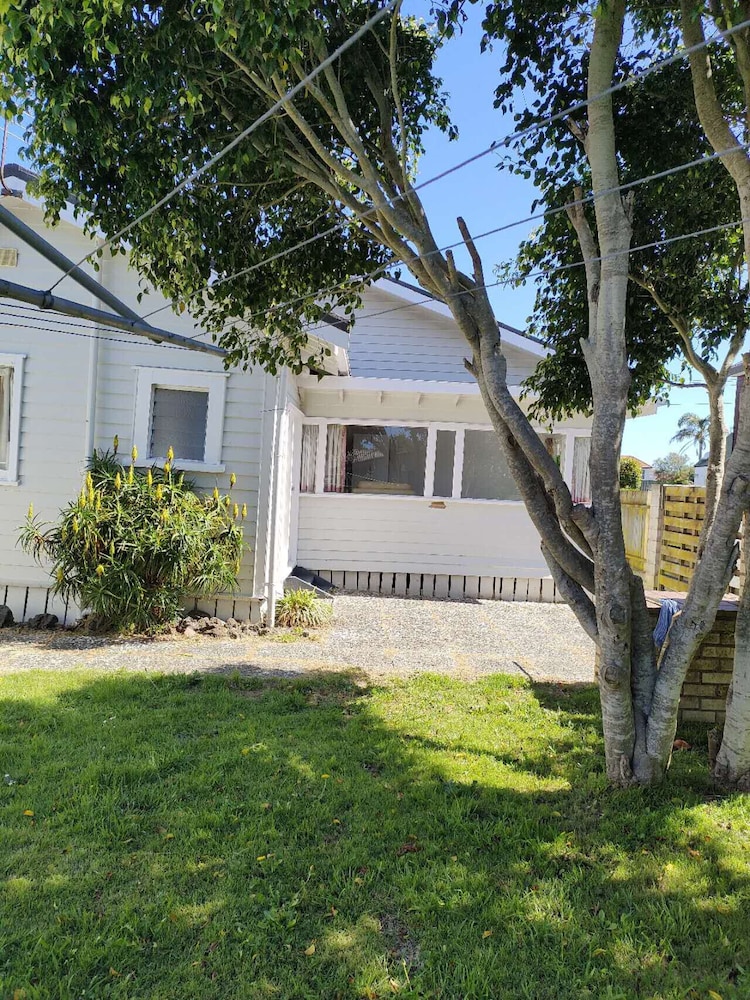 5 Bedroom House 7 Rangiatea Road