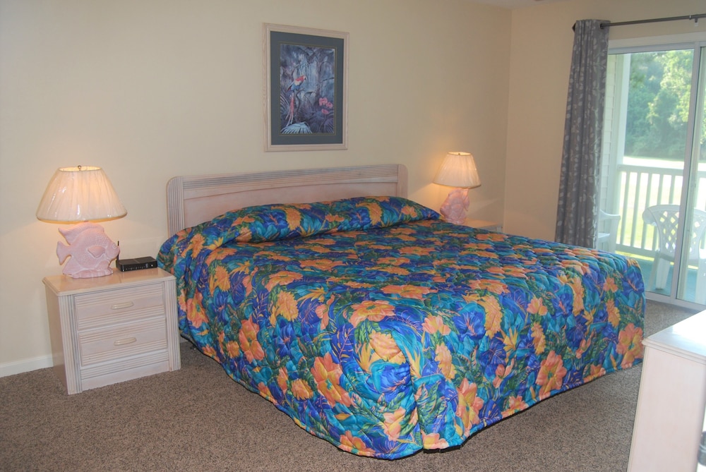 Fairways At Riveroaks 23d 3 Bedroom Condo by RedAwning