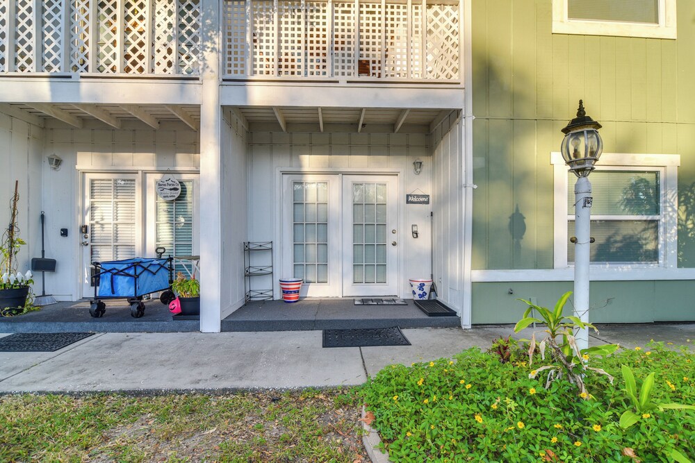 5 Mi to Beaches: Seminole Retreat w/ Balcony