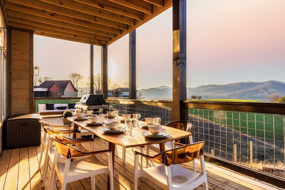 The Luxe 4 Bedroom Cabin