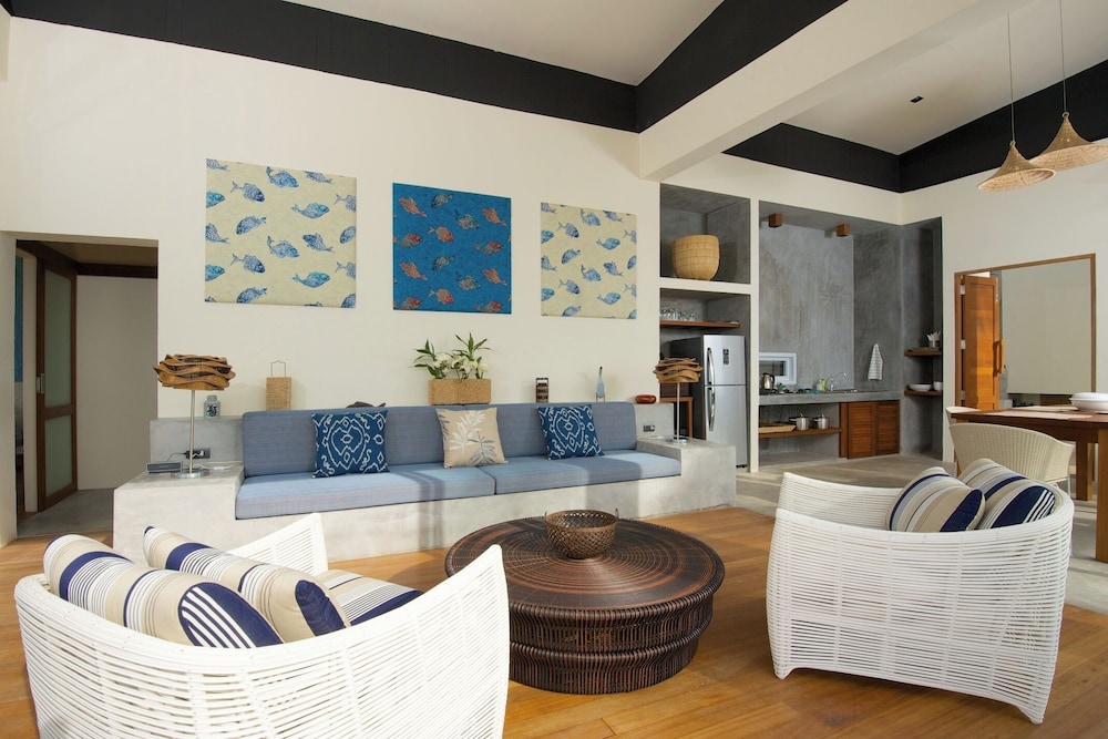 Overthemoon Luxury Pool Villas