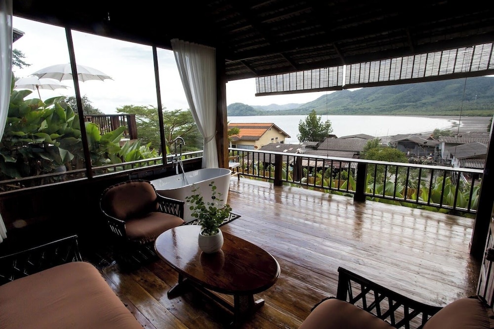 Baan Lhong View Lay