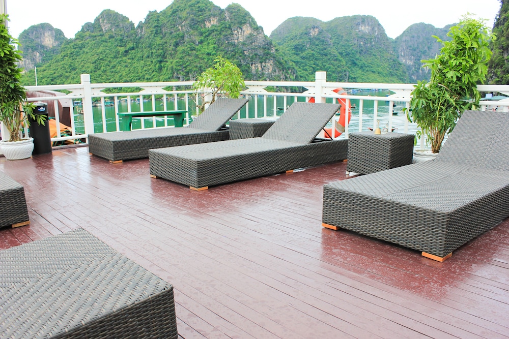 Halong Phoenix Cruiser