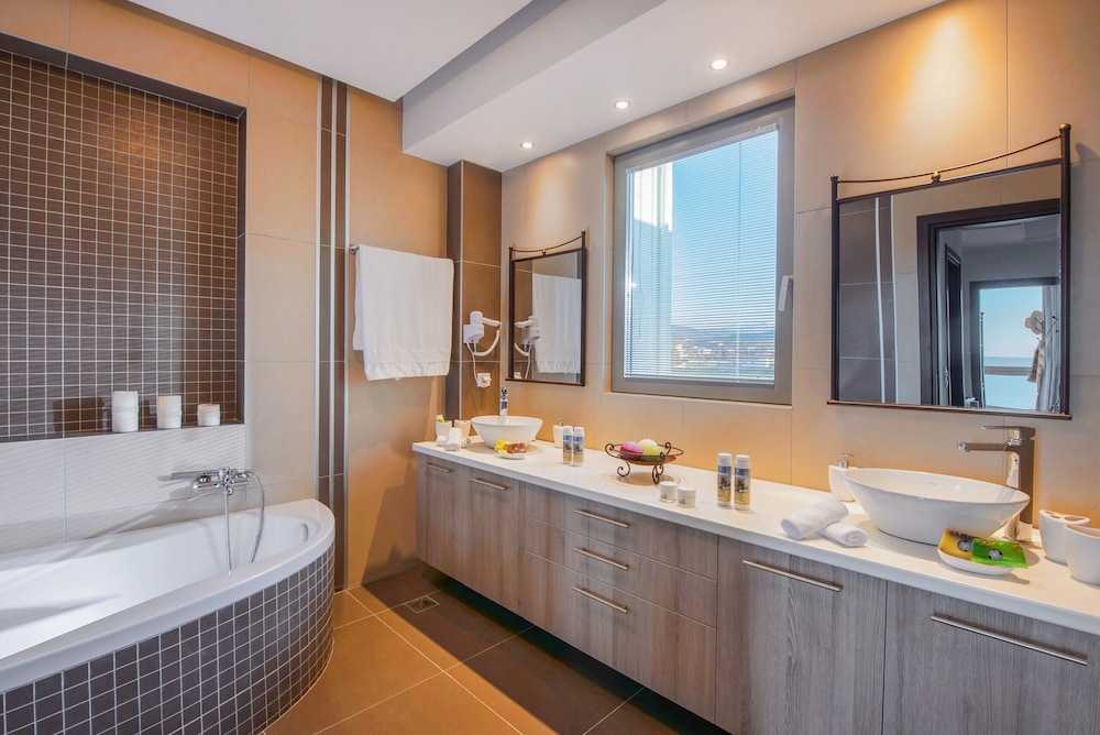 Aphrodite beachfront villa
