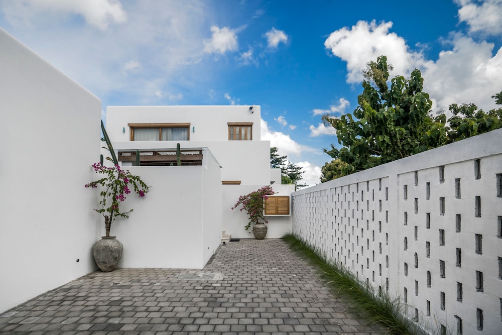 Villa Oasi 1 by Alfred in Bali - Brand New Tropical Luxury 3 BR Bingin Beach