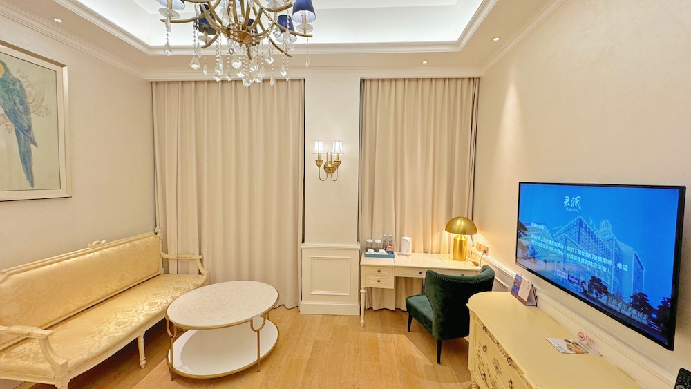 NARADA RESORT SHANGHAI HOTEL Disney Store