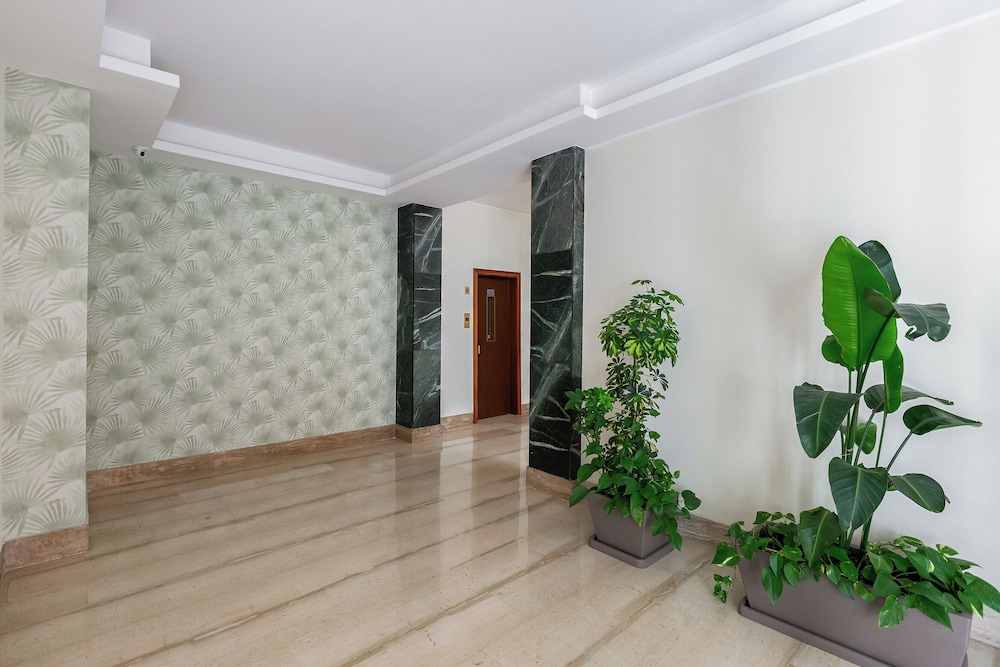Cozy 2-Bedroom Flat with Balcony