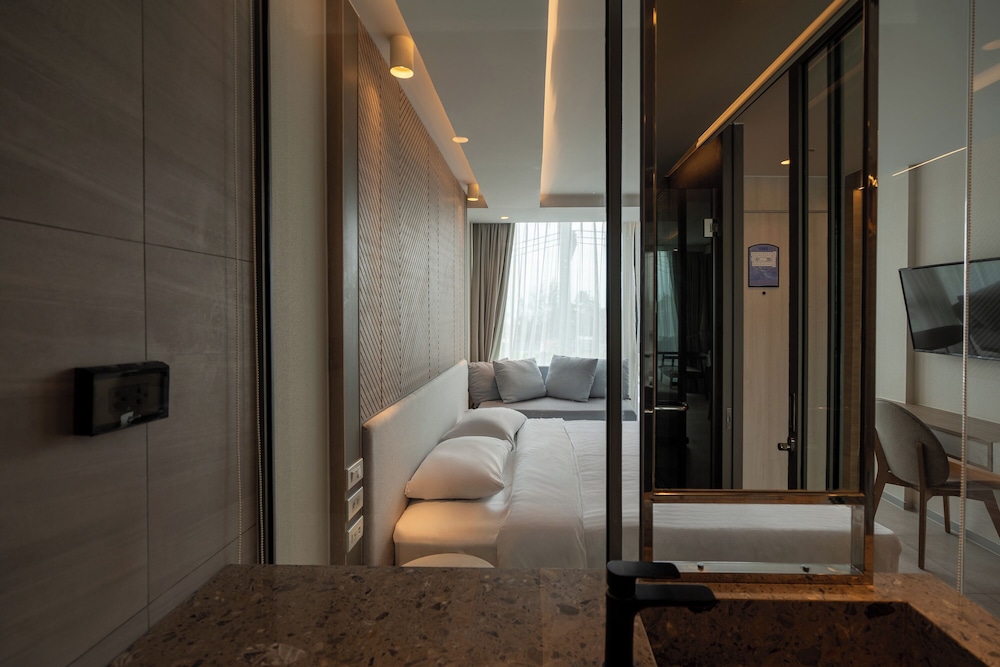Bluphere residence by Prop Hopper