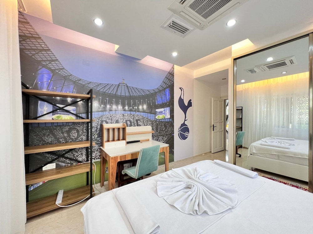 Luxury 7-bed Villa With Pool and Jacuzzi, Fethiye