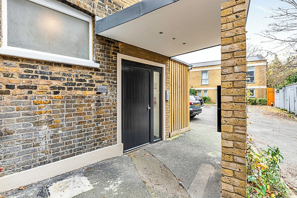 Chiswick Gem: 2 Bedroom Flat