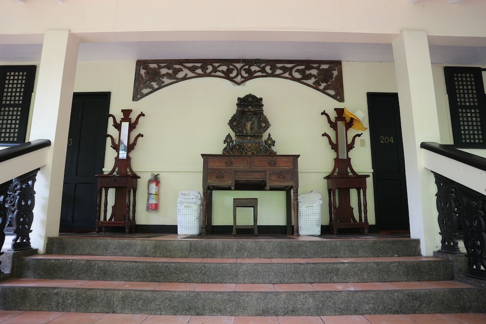 Lobby & Reception