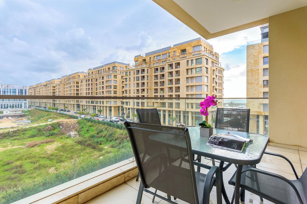 Viva 3-BR Apt in Waterfront Dbayeh