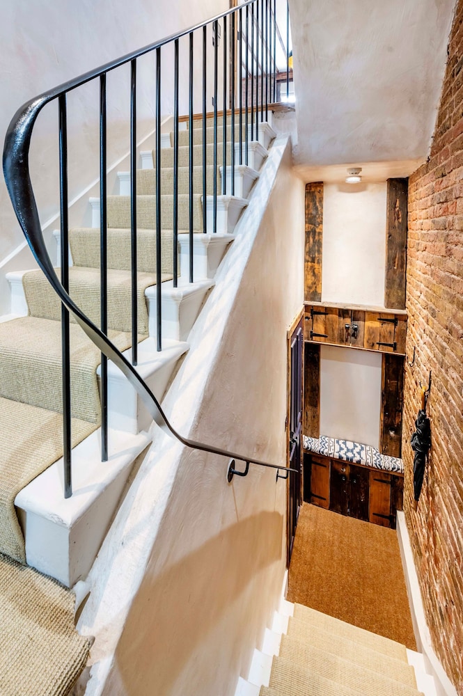 Long Term Stay- Notting Hill by Out of Office Lifestyle