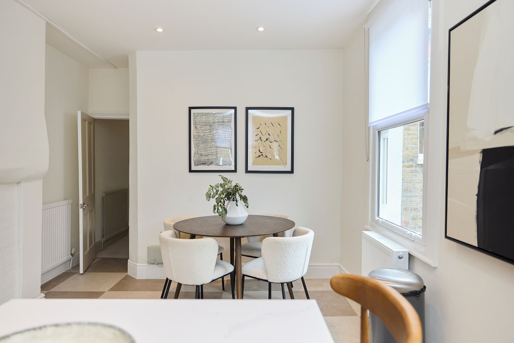 The Earlsfield Flat