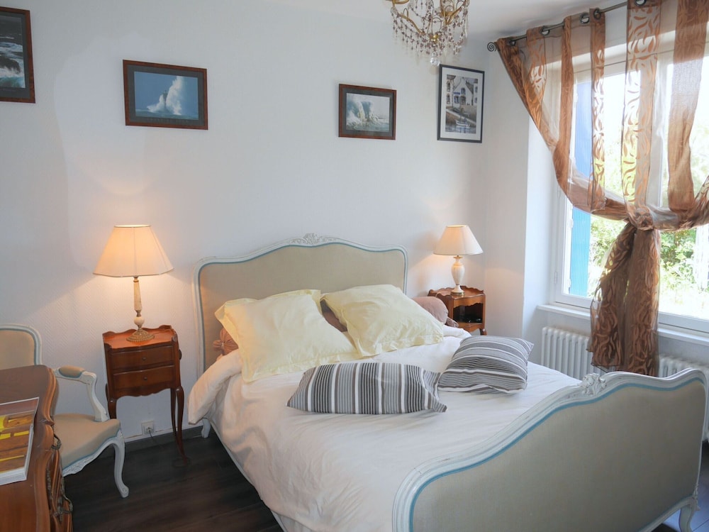 Holiday Home in Lampaul-plouarzel Nearby sea