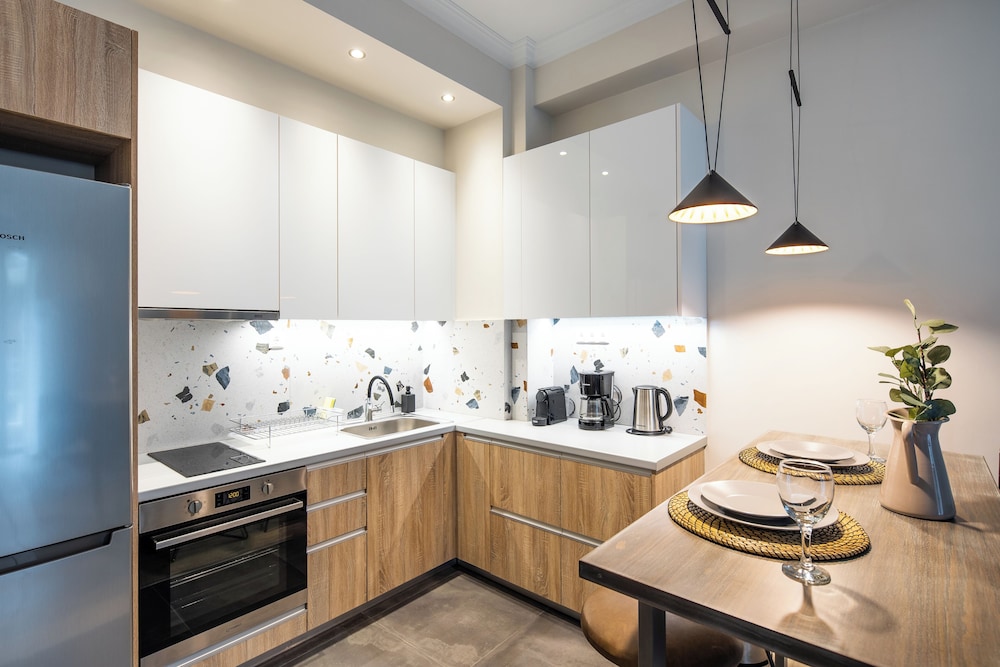 The Beatles 2-BR Apartment in Athens