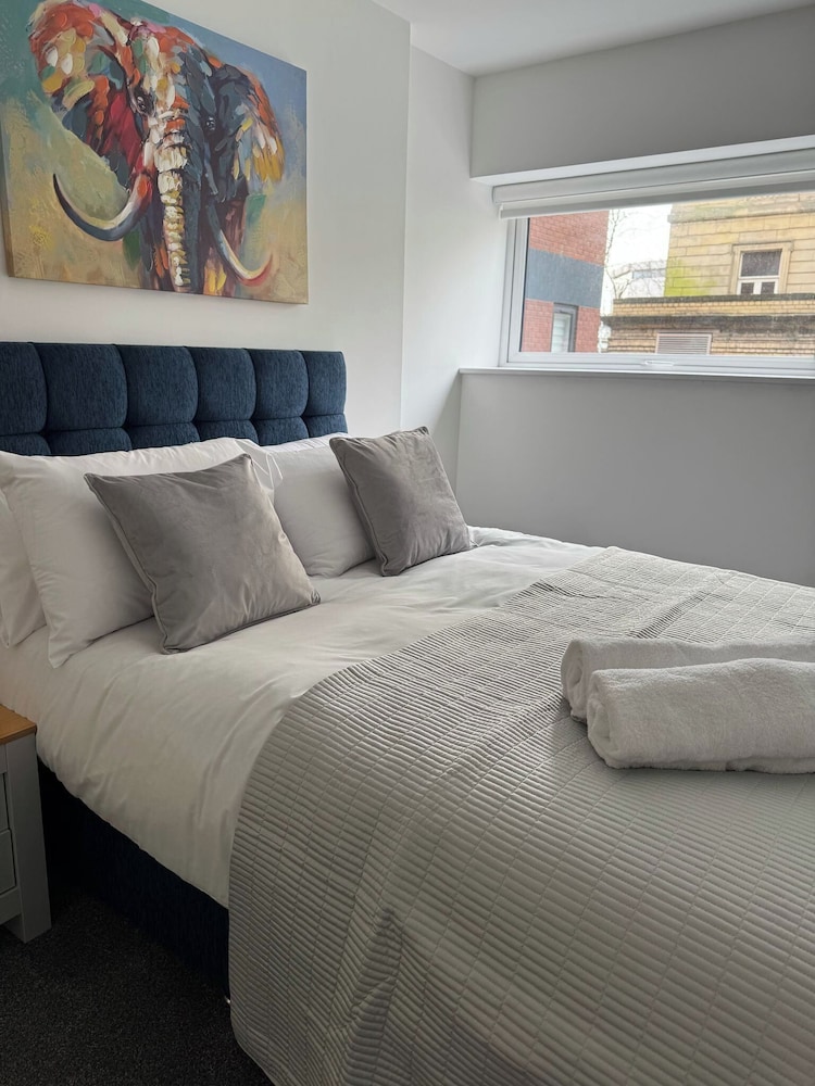 Bright & Cozy Hull Stay