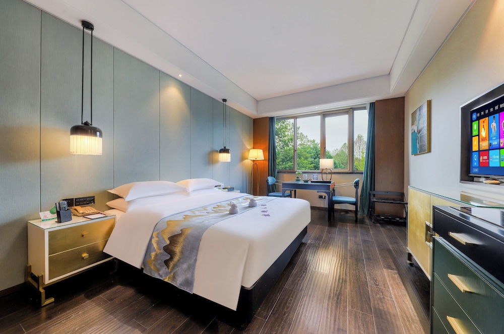 Longquan Jinsha Hotspring Hotel