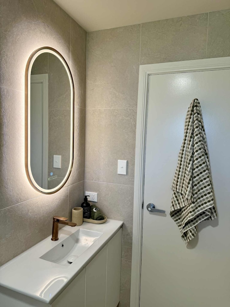 Fletcher Christian Apartments - Manava Suites