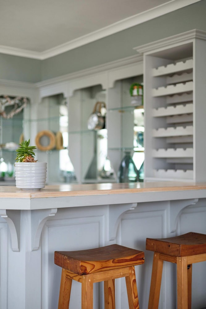 Beachfront Villa Sea Breeze ,hout Bay