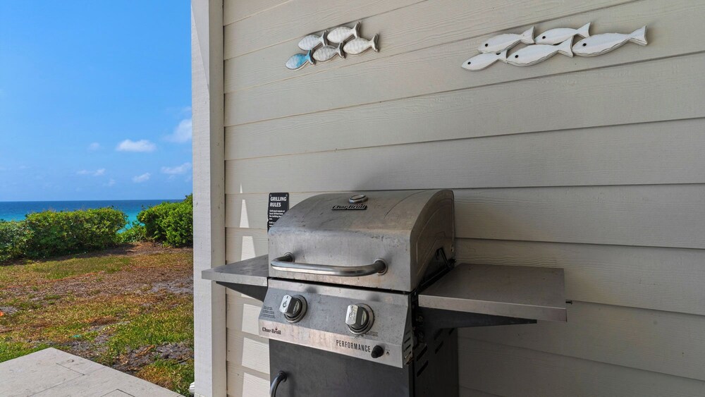 2BR Beachfront Townhome w/ Beach Service + Free Attraction Tickets!