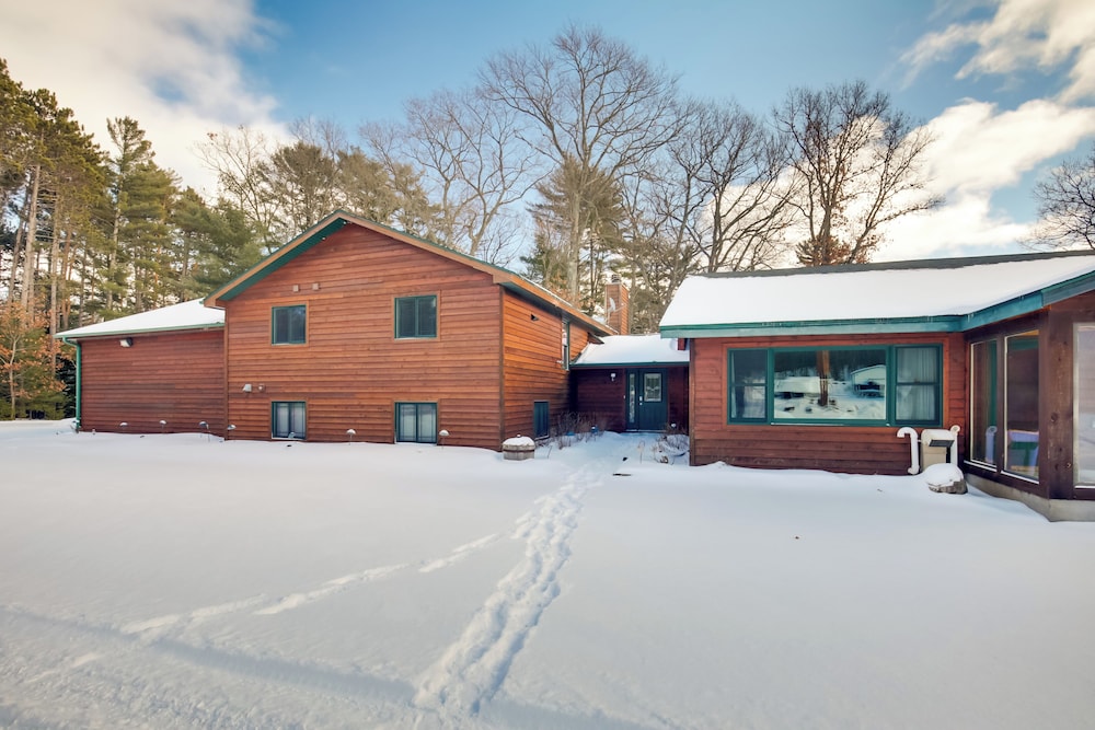 5 Mi to Sno-eagles Trails: Lakefront Getaway!