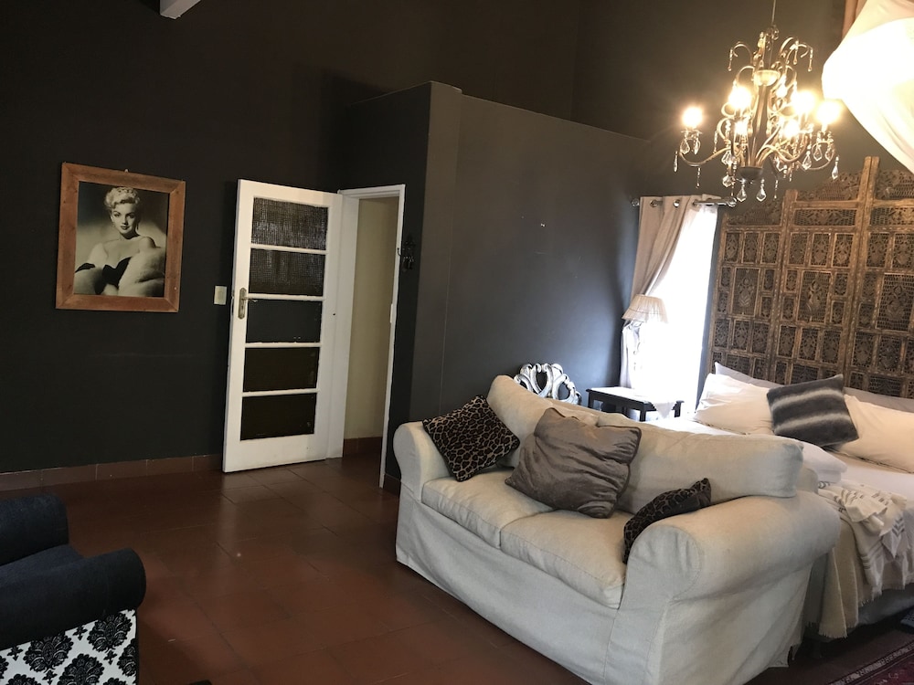 Waterhouse Guest Lodges 295 Indus Street
