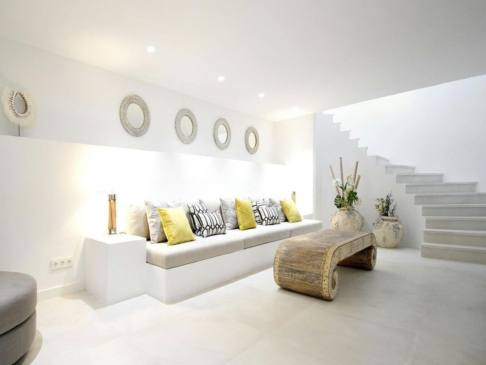 Magnificent Villa With Heated Pool