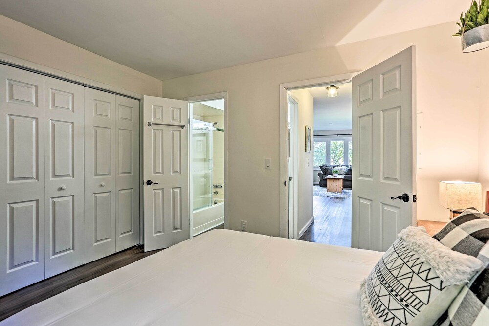 Vernon Condo w/ Deck, Near Appalachian Trail! view 5