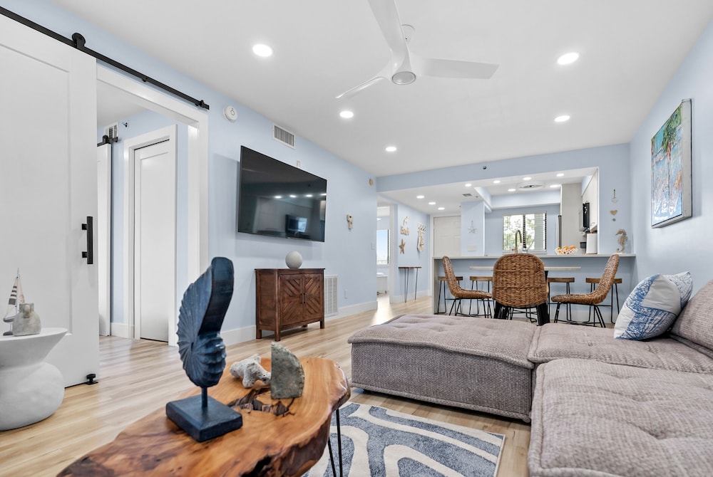 Admirals Bay 152 by Distinctive Beach Rentals