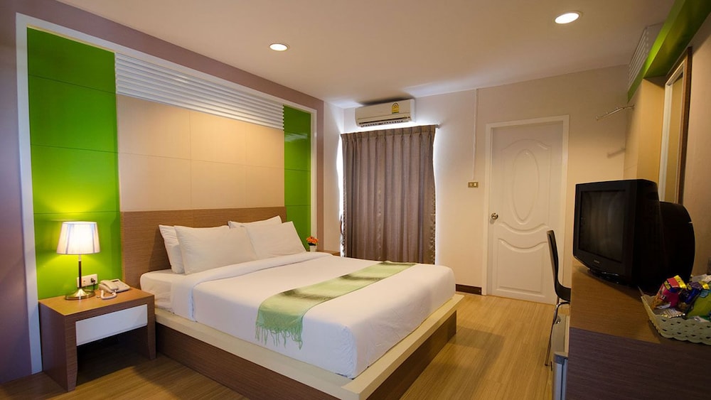 Charoenchit House