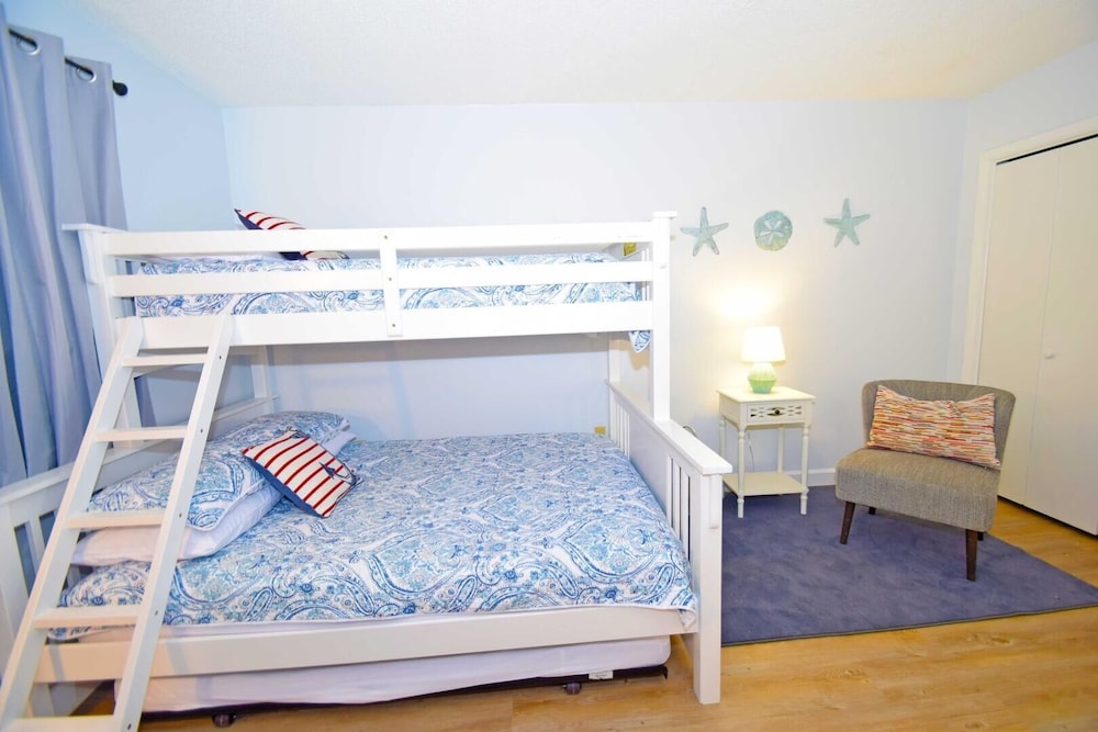 Towers 401 2 Bedroom Condo by RedAwning view 2