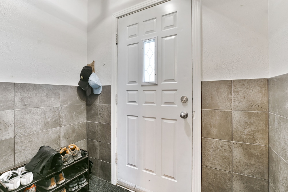 Lovely 1BR - 5mins from Laurier Metro - Image 2